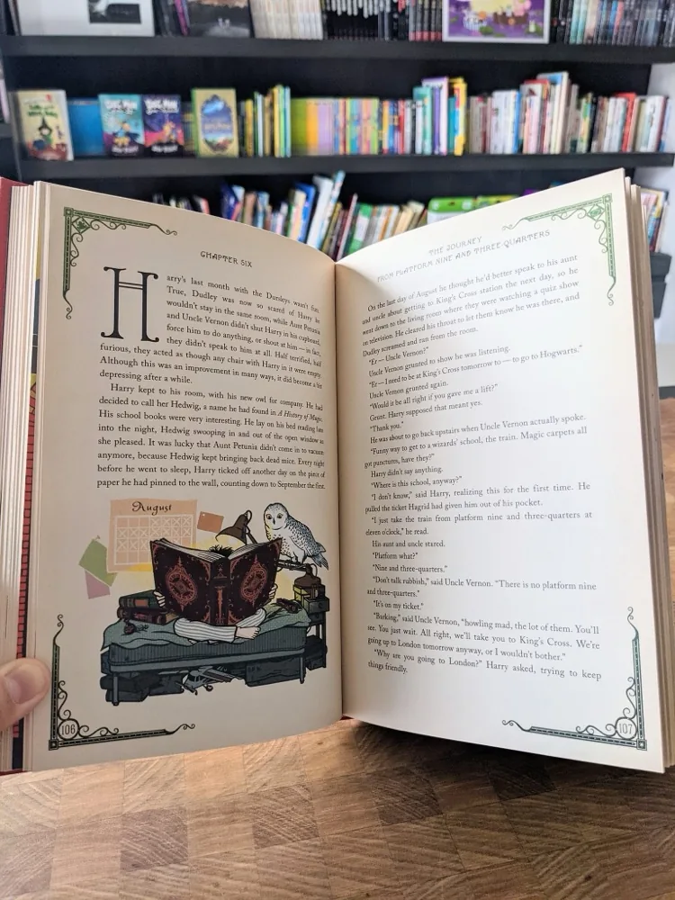 英文哈利波特展開的小說書頁，呈現較長段落的閱讀內容